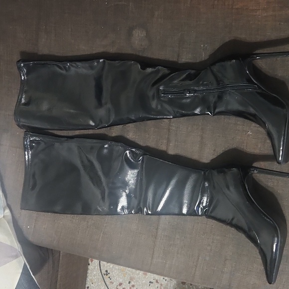 Boots - Picture 3 of 5